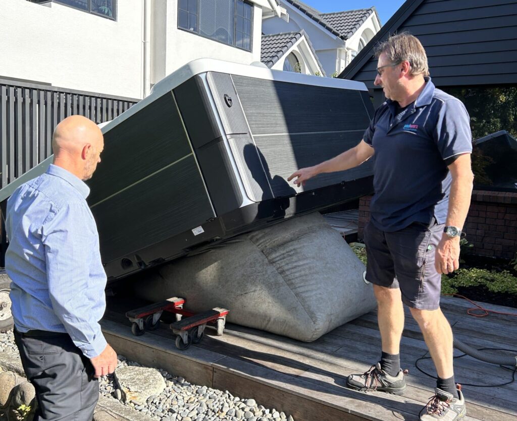 lifting a spa with an airbag