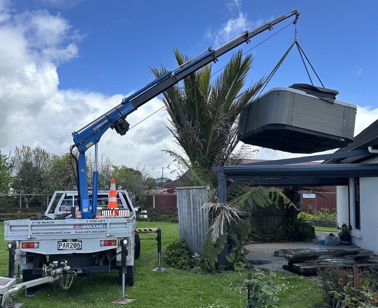 Lifting a spa pool out of a pergola with the winch